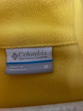 COLUMBIA l/sleeve 3/4 zip fleece in yellow gold and purple, $18, Size M, B53